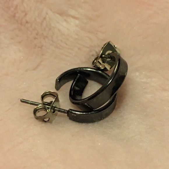 Small hoop earrings bundle - Picture 5 of 8